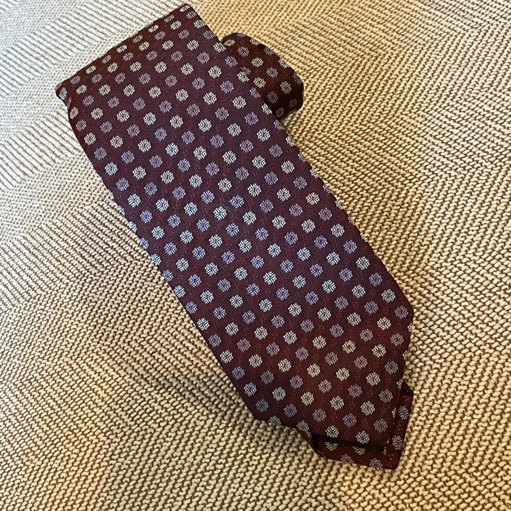 Hugo Boss Silk Tie Mens OS Burgundy Geometric Medallion Made in Italy Excellent